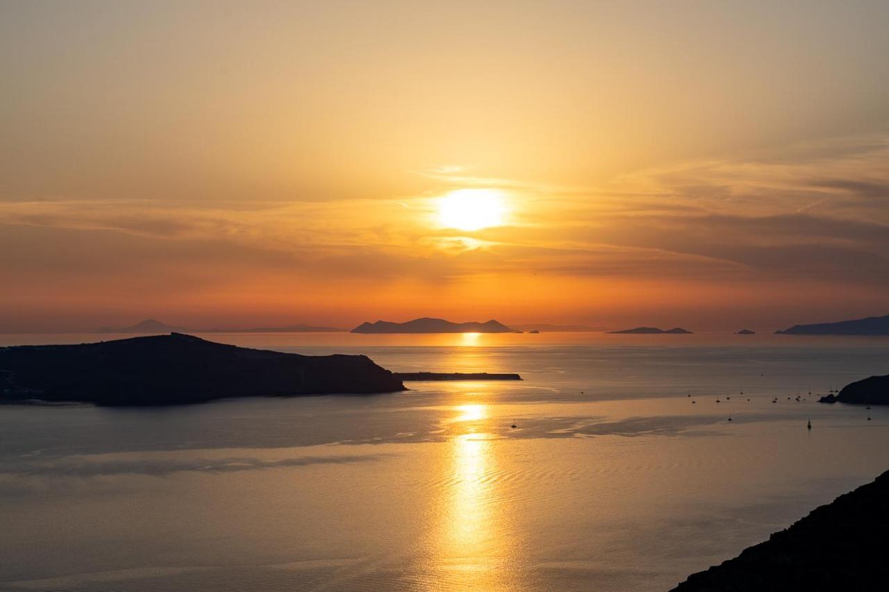U & Me Suites Fira  Bagian luar foto
