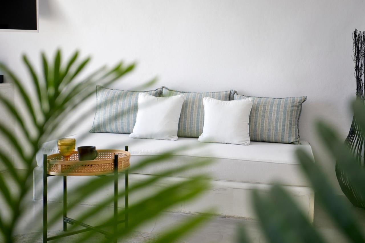 U & Me Suites Fira  Bagian luar foto