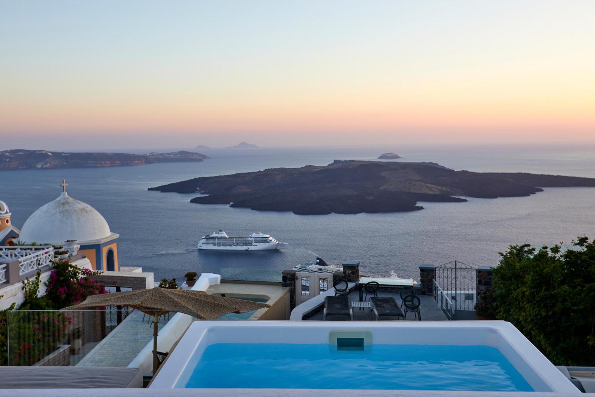 U & Me Suites Fira  Bagian luar foto