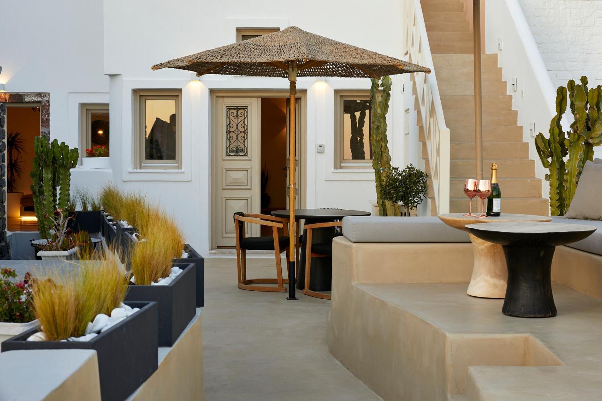 U & Me Suites Fira  Bagian luar foto