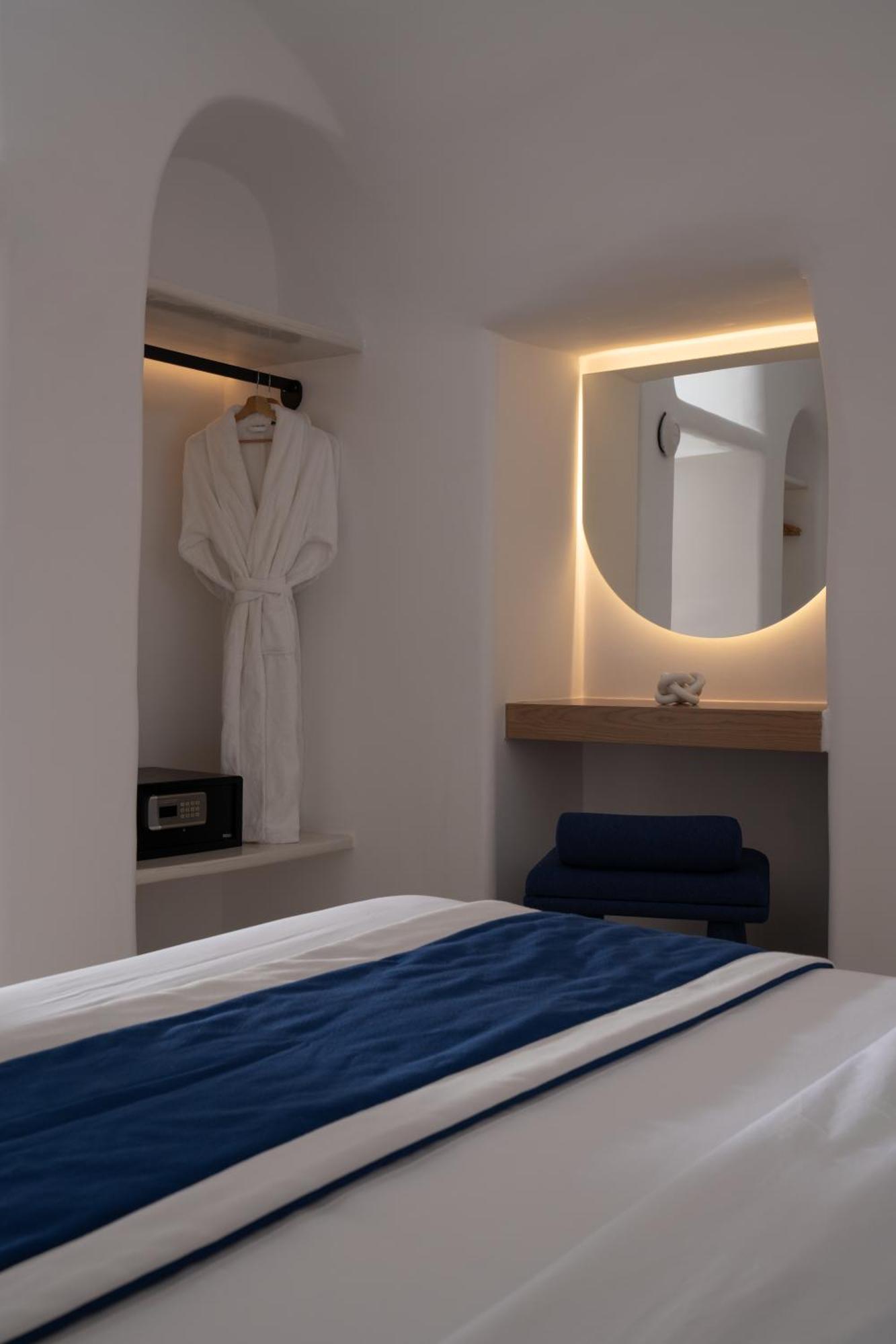 U & Me Suites Fira  Bagian luar foto